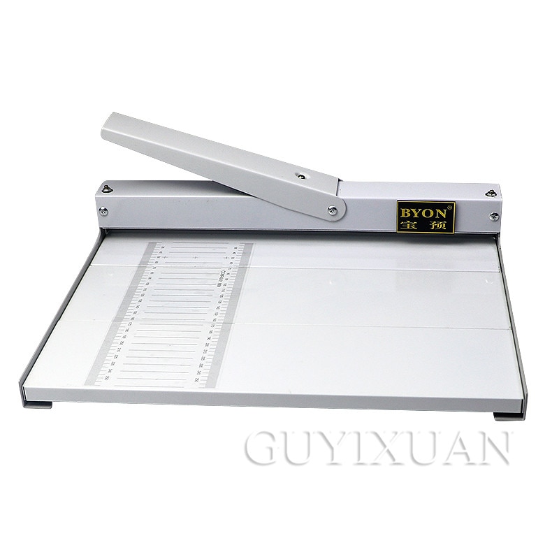Manual labor-saving and portable type creasing machine