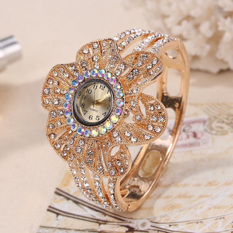 Goud Kleur Polshorloge Vrouwen Bloemvorm Sieraden Armband Horloges Crystal Dames Quartz Klok Relogio Feminino Bayan Kol Saati