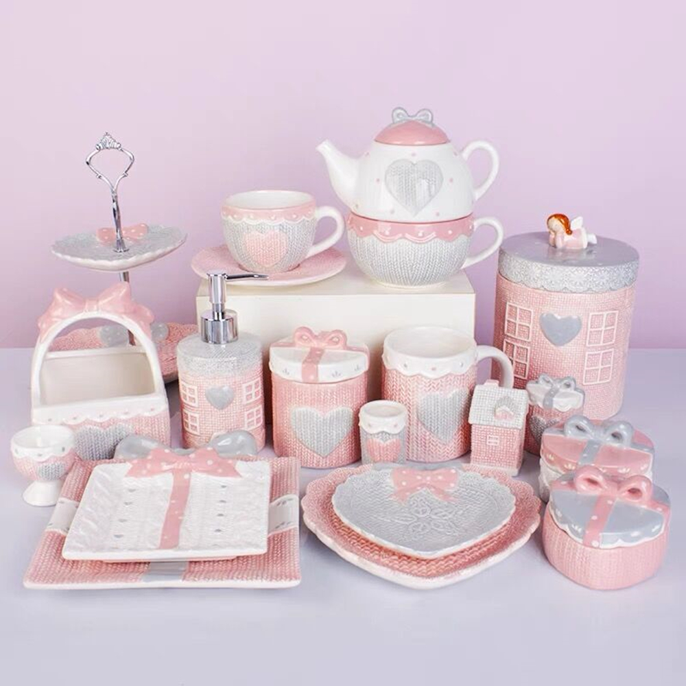 Cute Pink Mug Ceramic heart-shaped Coffee Cup with Lid Home Couple Milk Breakfast Cup Water Cup