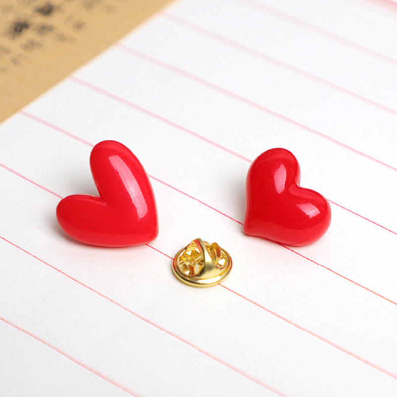 2Pcs Women Cute Red Heart Brooches Romantic Love Heart Resin Pins Mini Decorative Lovers Clothes Bag Accessories