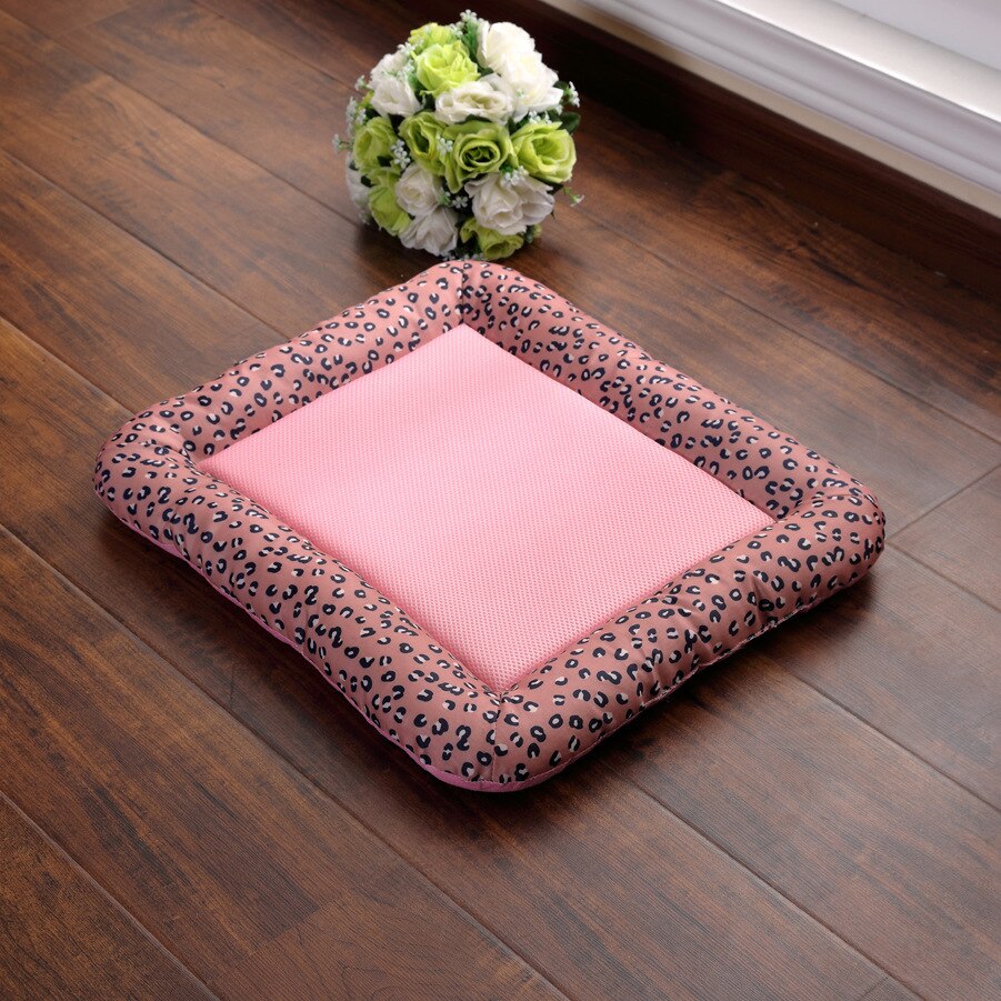 Colchoneta refrescante para mascotas, cojín de seda de hielo, colchón para cama, manta refrescante transpirable para perros pequeños y grandes, accesorios para gatos: Pink C / XS 43x33cm