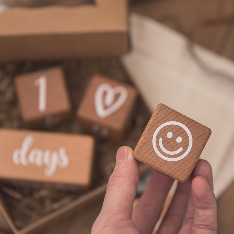 6Pcs/1Set Baby Maand Milestone Kaart Beuken Blok Plein Gegraveerd Pasgeboren Geboorte Maand Verjaardag Mijlpalen Blok Fotografie props