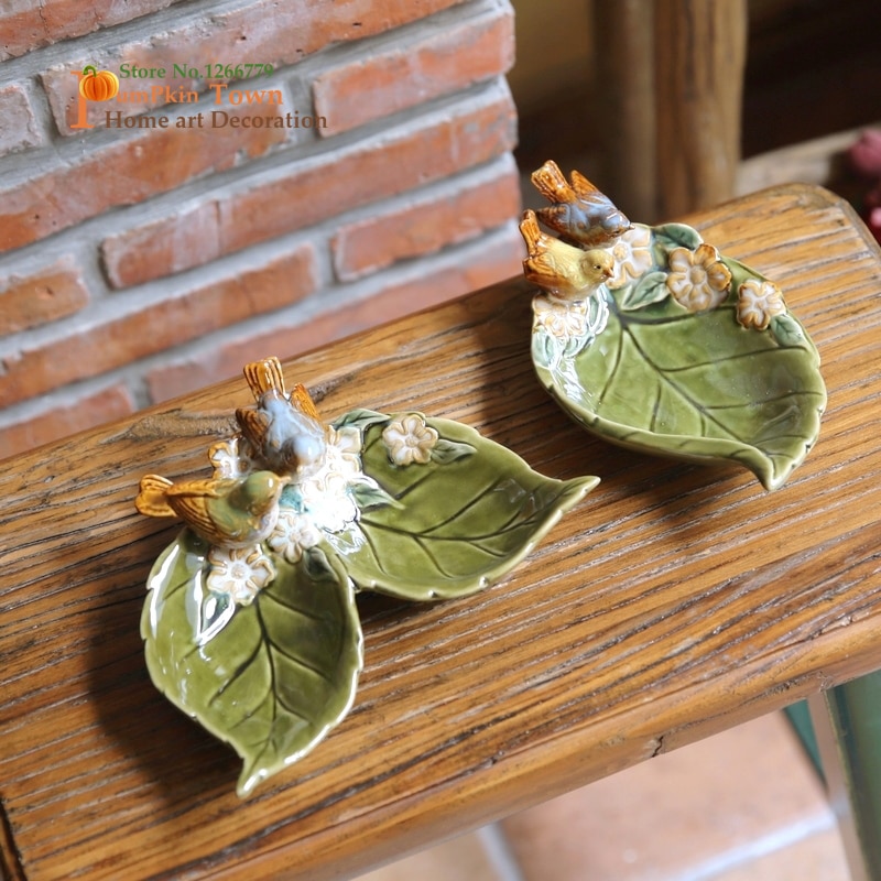 Europese Stijl Vogel En Bloem Keramische Snack Plaat, groene Bladvorm Drie-Dimensionale Reliëf Keramische Asbak Decoratieve Plaat