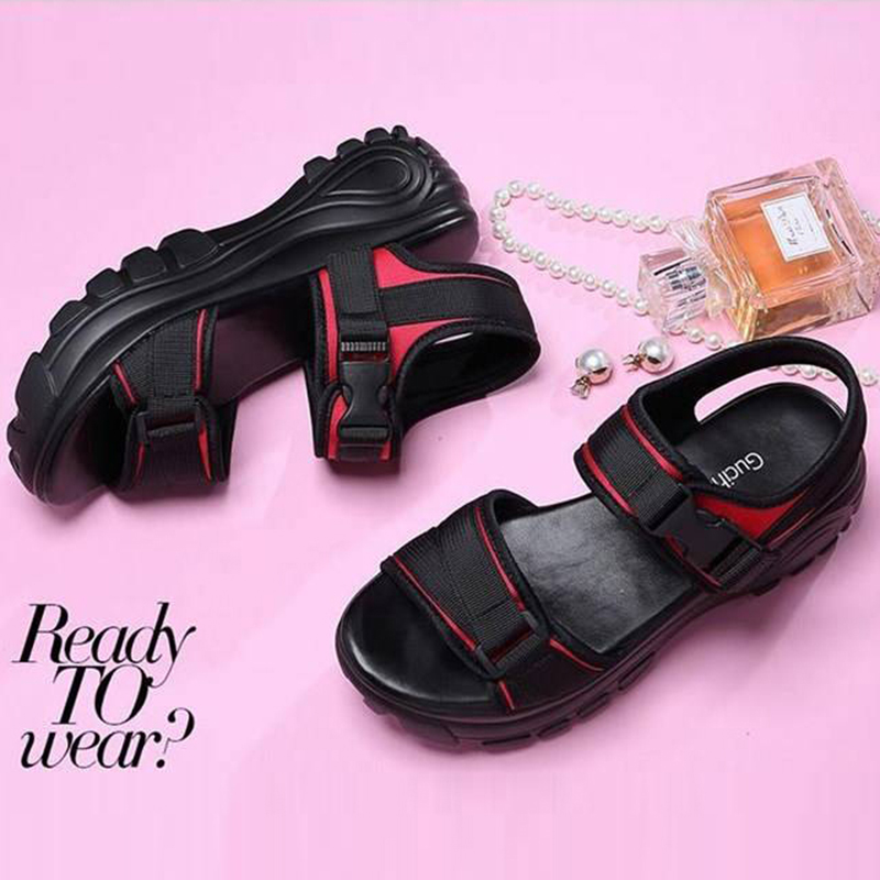 Zomerse dikke sleehak sandalen met plateauzool voor dames, cool strand, bijpassende sportschoenen met gesp, open teen, plat, buiten, zwart