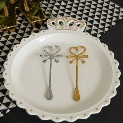 Amour bowknot café remuer cuillère fille coeur suspendus oreille cuillère thé eau lait tasse en acier inoxydable cuillère 13.5 cm