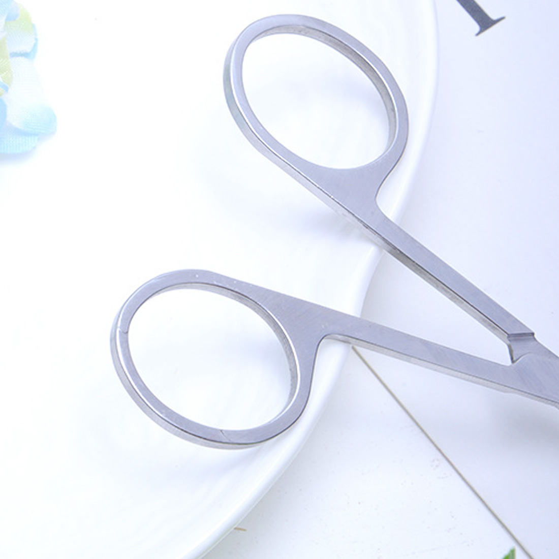 Stainless Steel Sharp Tip Eyebrow Makeup Scissors Manicure Face Hair Trimming Tweezer Scissors Make Up Beauty Tool