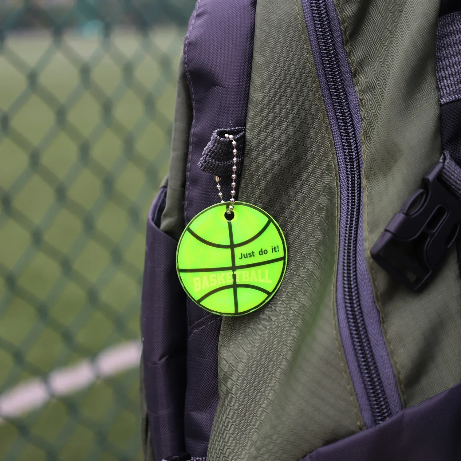 5/40Stck FußBall Reflektierende Schlüsselbund Nacht Sicherheit Schlüssel Kette für Taschen Rucksack Anhänger Reflektor für Dinge Verkehrs Securi