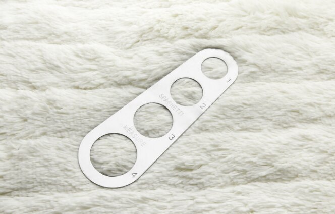Stainless steel measuring tool spaghetti ruler 4 hole Western restaurant kitchen gadgets kitchen supplies noodle spaghetti ruler