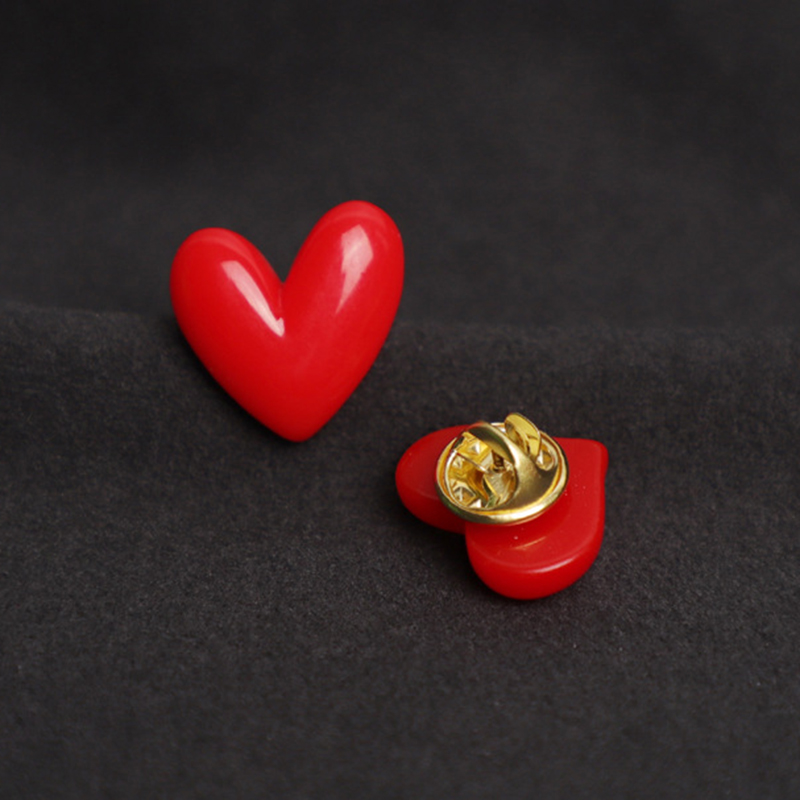 2Pcs Women Cute Red Heart Brooches Romantic Love Heart Resin Pins Mini Decorative Lovers Clothes Bag Accessories