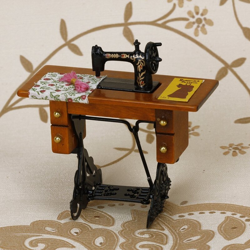 Vintage Miniatuur Naaimachine Met Doek voor 1/12 Schaal Dollhouse Decoratie