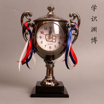 American Style Retro Carriage Model Table Clock Office Desktop Clock Living Room Clock Cafe Restaurant Decoration: Black-Gold Trophy