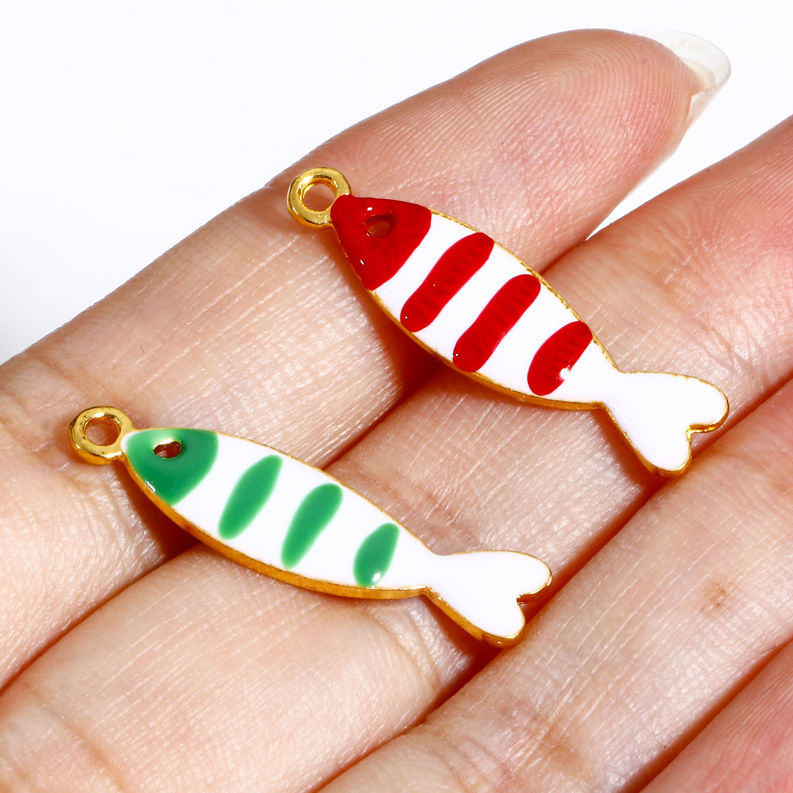 Dijes de pez de aleación de doble cara esmaltados, lentejuelas, peces, colgantes para pendientes Diy, collar, hallazgos para hacer joyas, 26x7mm, 5 piezas