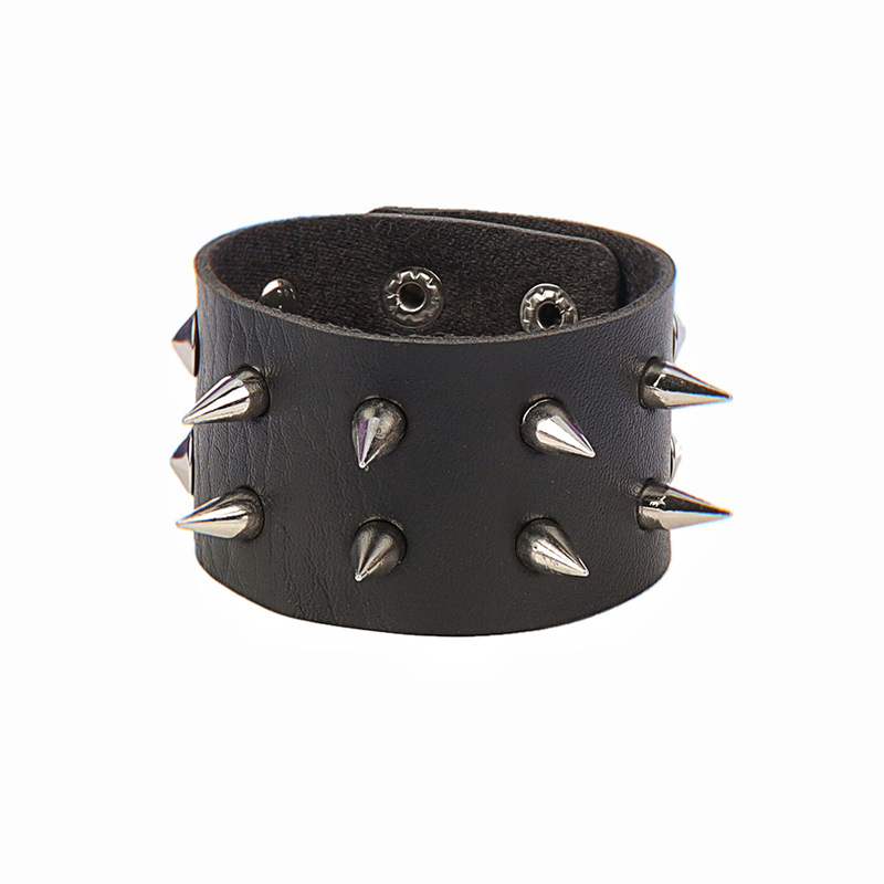 Retro rockröd rosa stjärna dödskalle spikarmband punk hjärtarmband svart nitad pu-läderarmband för män kvinnor herrsmycken: Ljusgul guldfärg