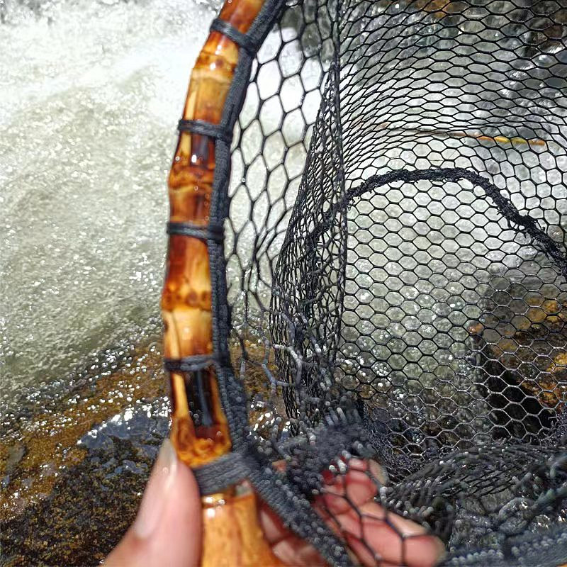 Rede de pouso de pesca com mosca com cabo de madeira, estrutura de madeira, malha de borracha macia, redes de nylon impermeáveis com liberação magnética