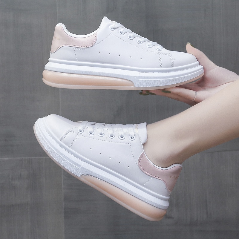 Novo pequeno branco sapatos, sola grossa esportes e lazer placa sapatos, meninas alta ascensão tênis de corrida