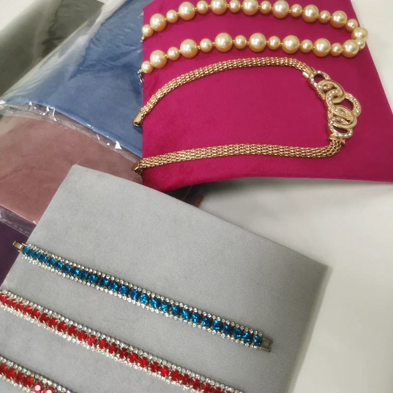 Hoge, gebogen fluwelen kettingstandaard, sieradenstandaard, sieradendisplay, sieradenhouder, opbergstandaard voor kettingen en sieraden.