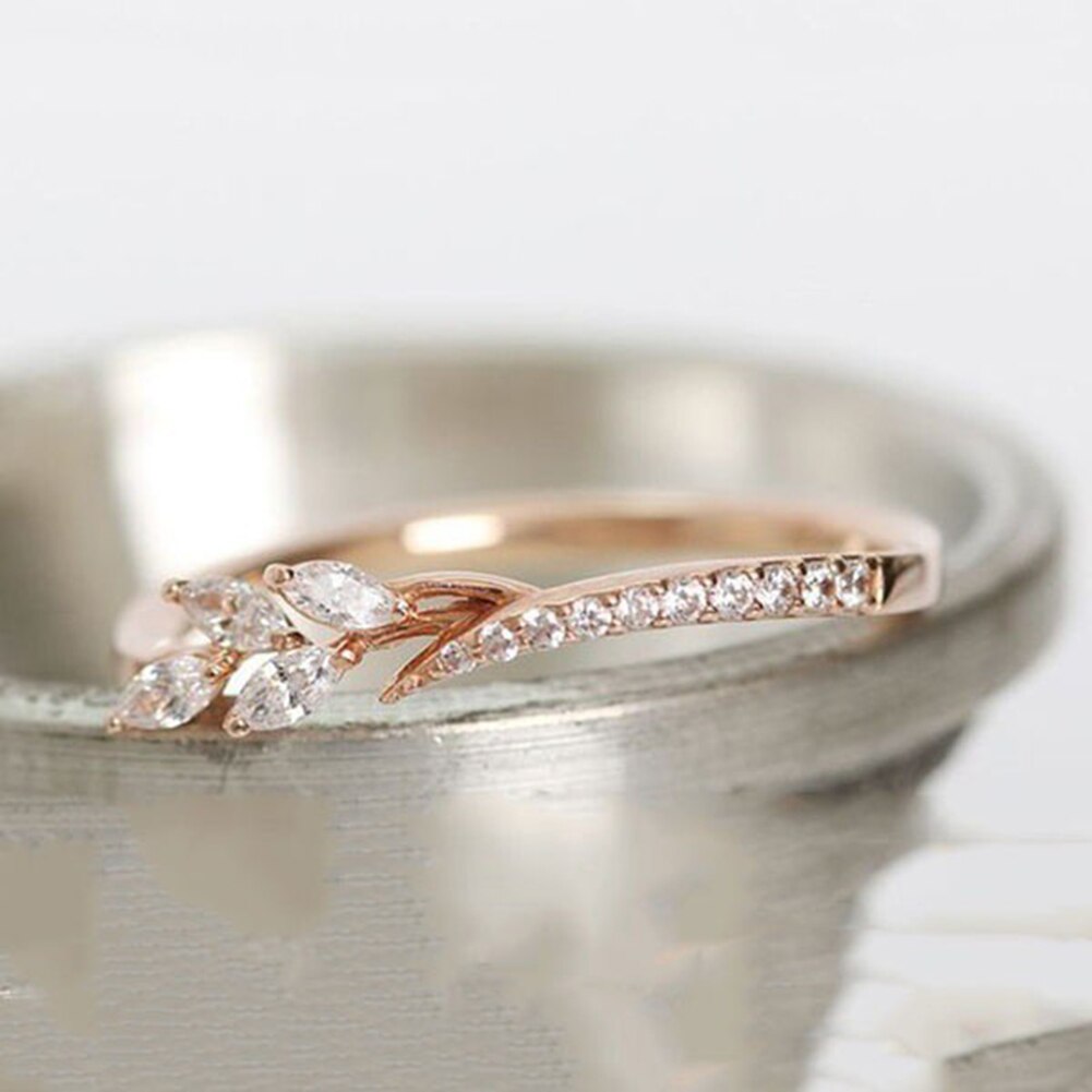 Klassische Hochzeit Frauen Ring Einfache Finger Ringe Mit Blumen- Kristall Steine Dezenten Zarte Weibliche Engagement Schmuck
