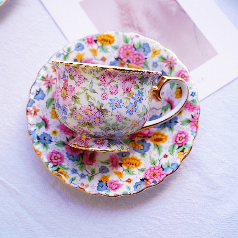Europese Britse Stijl Kleine Bloem Met Gouden Grens Rose Bloem Patroon Keramische Afternoon Tea Cup Plaat Set Koffiekopje