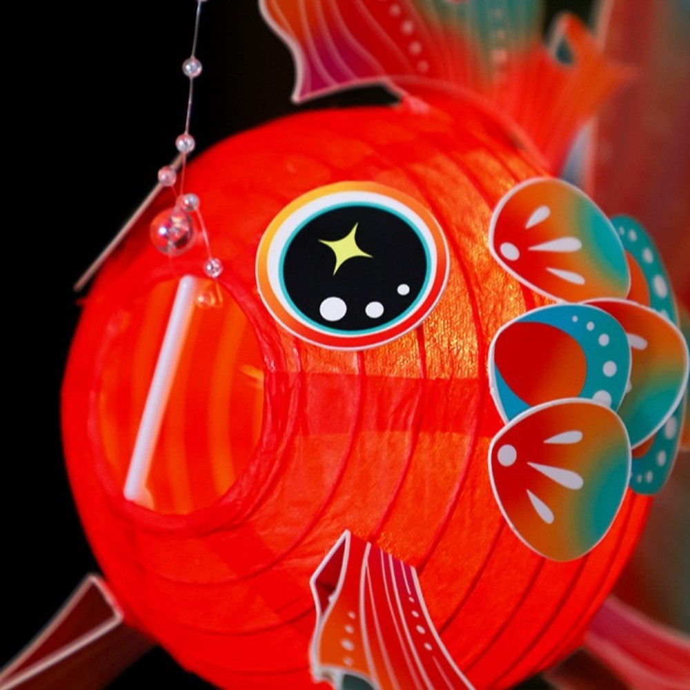 Lampion w stylu chińprzejrzeć z rybą złotą, świecący, ręcznie robiony lampion na Świędo Środka Jesieni, rękodzieło DIY, papierowy świecący lampion robić ręki na imprezę.