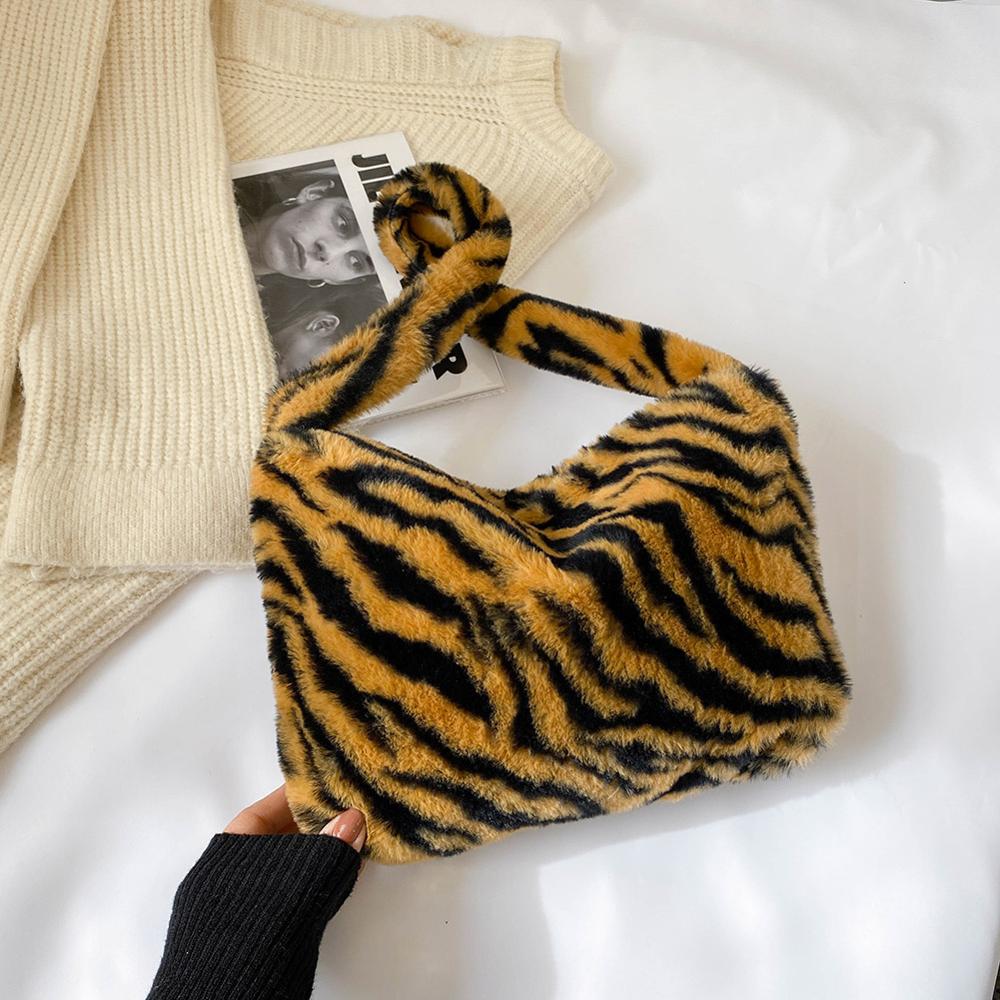 Zoete Bloem Faux Fur Vrouwen Handtas Mode Zachte Pluche Schoudertassen Voor Vrouwen Leuke Bloem Afdrukken Portemonnee Onderarm tas: Bruin