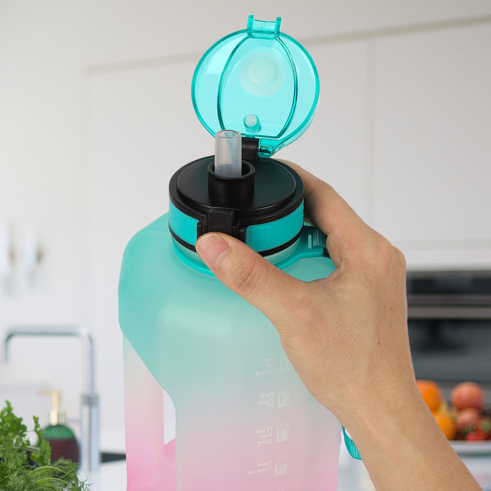 Grote waterfles 2,2 liter met handvat Tijdmarkering, rietje lekvrij halve gallon grote capaciteit enorme kruik voor training gym fitness