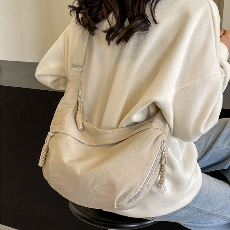 Vrije tijd Crossbody Hobo Bag met grote capaciteit Veelzijdig en niche Nylon schoudertas Studentenklasse postbode tas