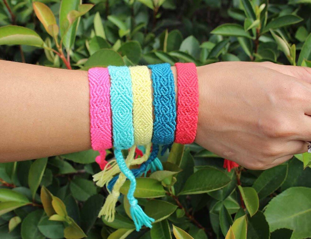 solid color wavy monochrome woven friendship bracelet green blue grey pink red embroidery thread macrame wrap bracelet femme kid