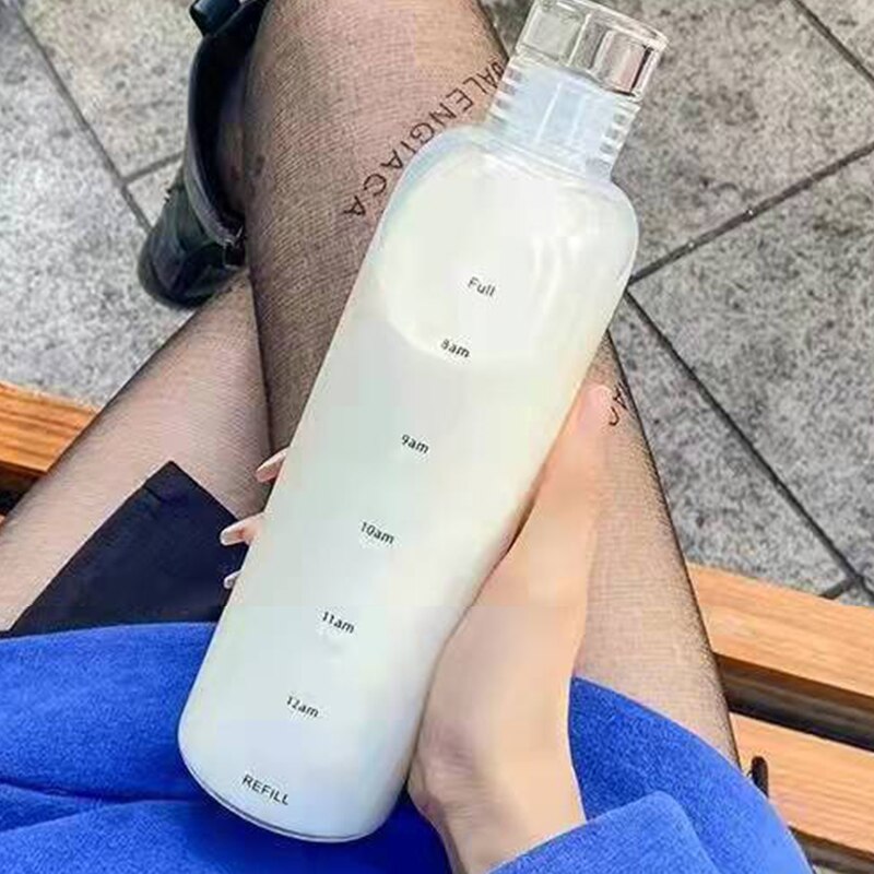 Bottiglia di vetro di grande capacità 550ml con coperchio marcatore di tempo per bevande d'acqua regalo di compleanno semplice tazza di succo di latte trasparente