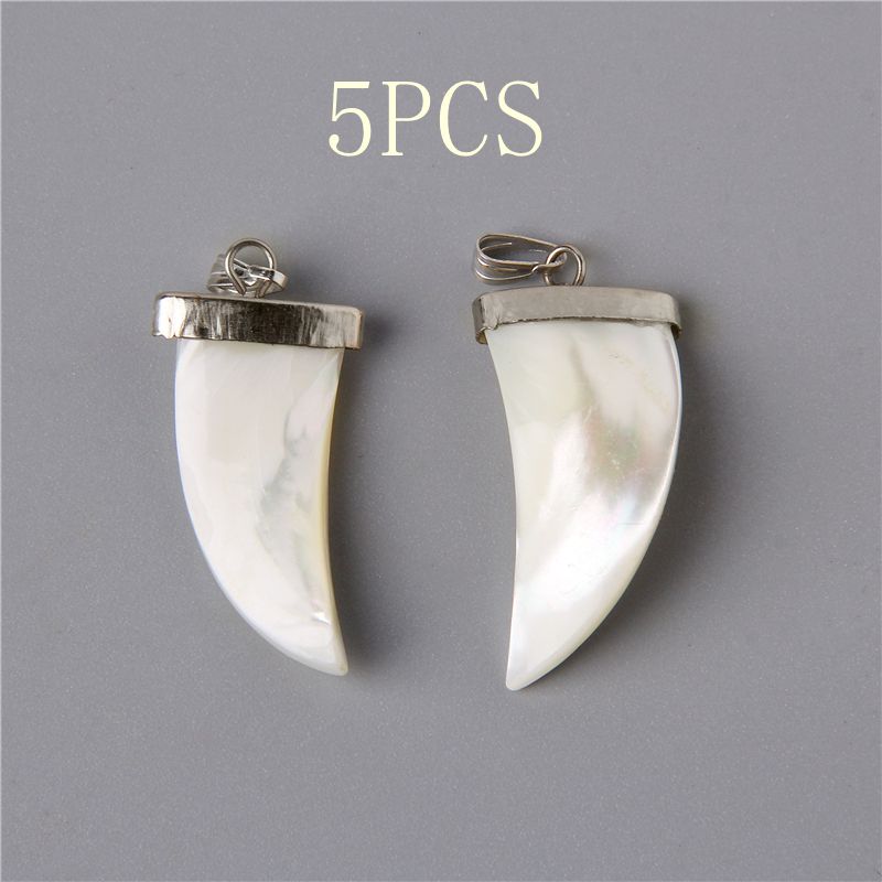 Natuurlijke witte hoorns tandvorm schelp hangers charme voor ketting accessoires sieraden maken diy ketting mooi accessoire: Licht Geel Goud Kleur