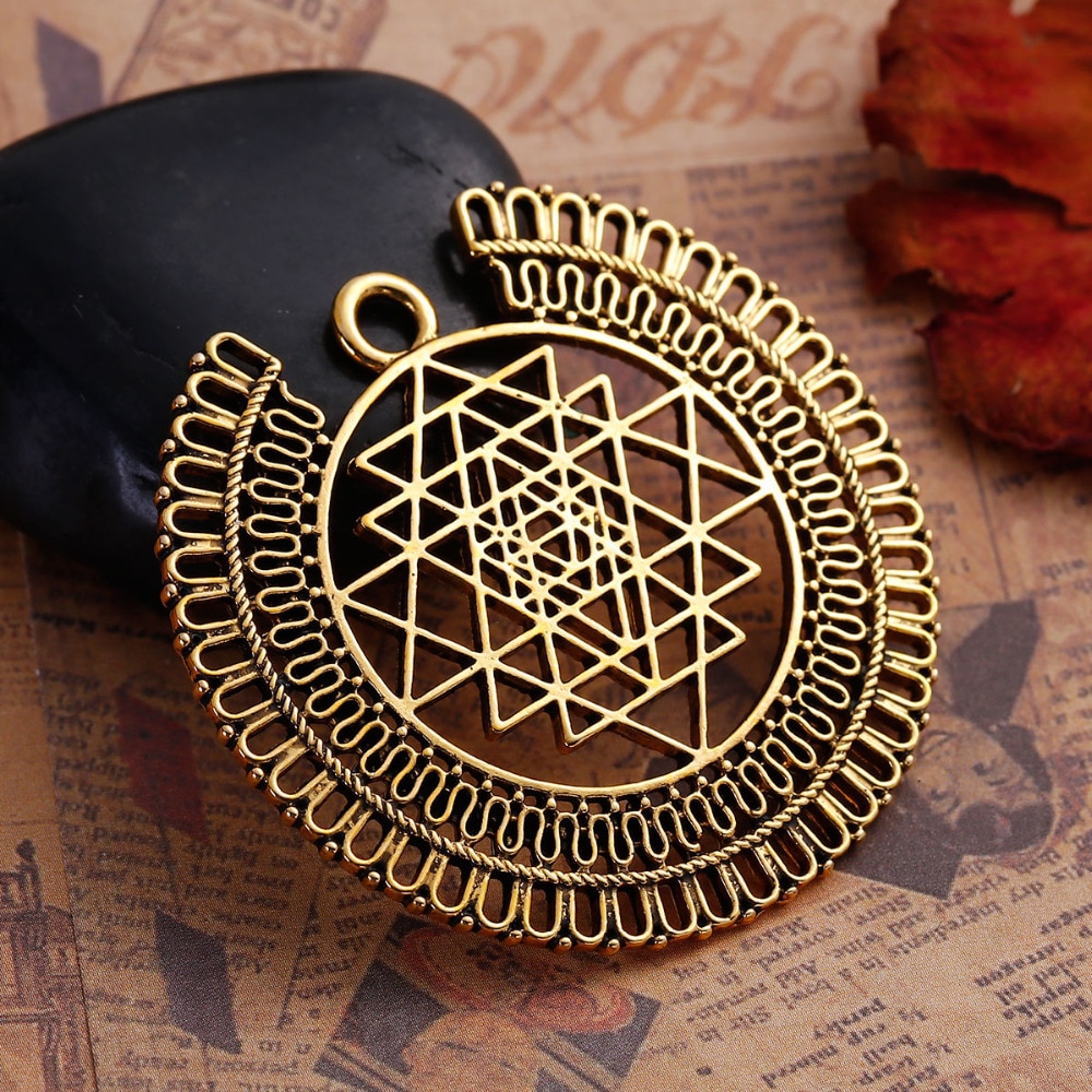 DoreenBeads Zink Gebaseerde Legering Antiek Goud Ronde Gold Tone Sri Yantra Meditatie Hangers Hollow DIY Componenten 49mm x 47 mm, 2 P