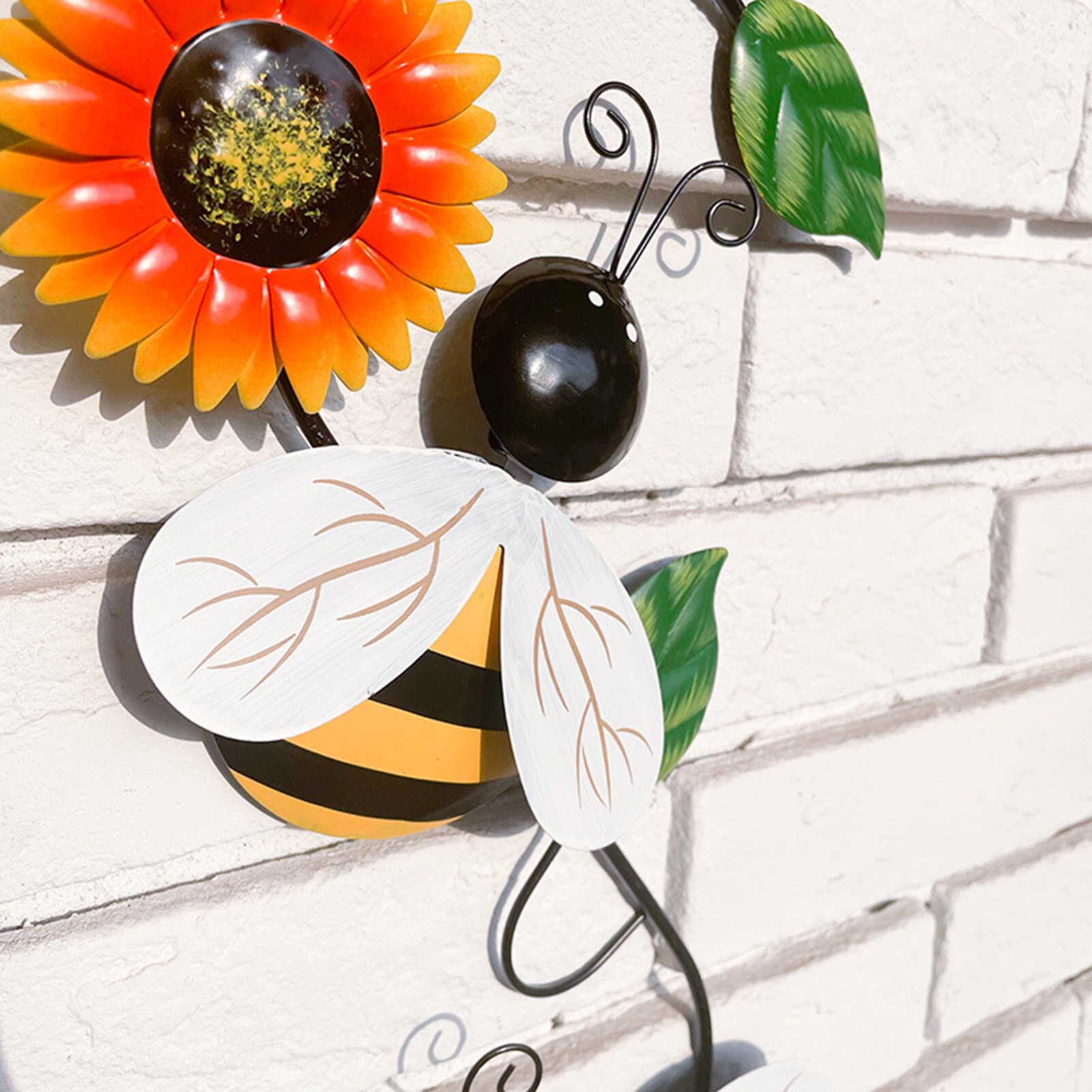 3D Wall Decoration Metal Bee Iron Bug For Home Garden Wall Decor Art Decorative Sculpture With Green Leaf