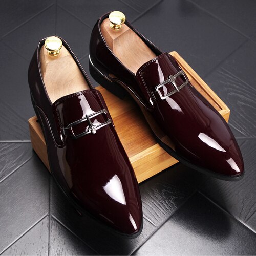 Stil varumärke lack läder avslappnad slip on suit formell spetsig england sapato masculino social business formella män skor: 01 / 7