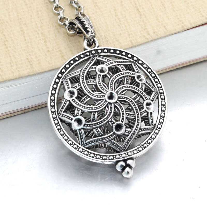 Hollow Necklace Aromatherapy Locket Essential Oils Diffuser Locket Necklace Perfume Pendant Dream Catcher Necklace 031216