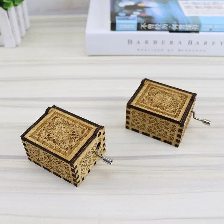 1PCS wood engraved classic handmade wood hand crank music box craft
