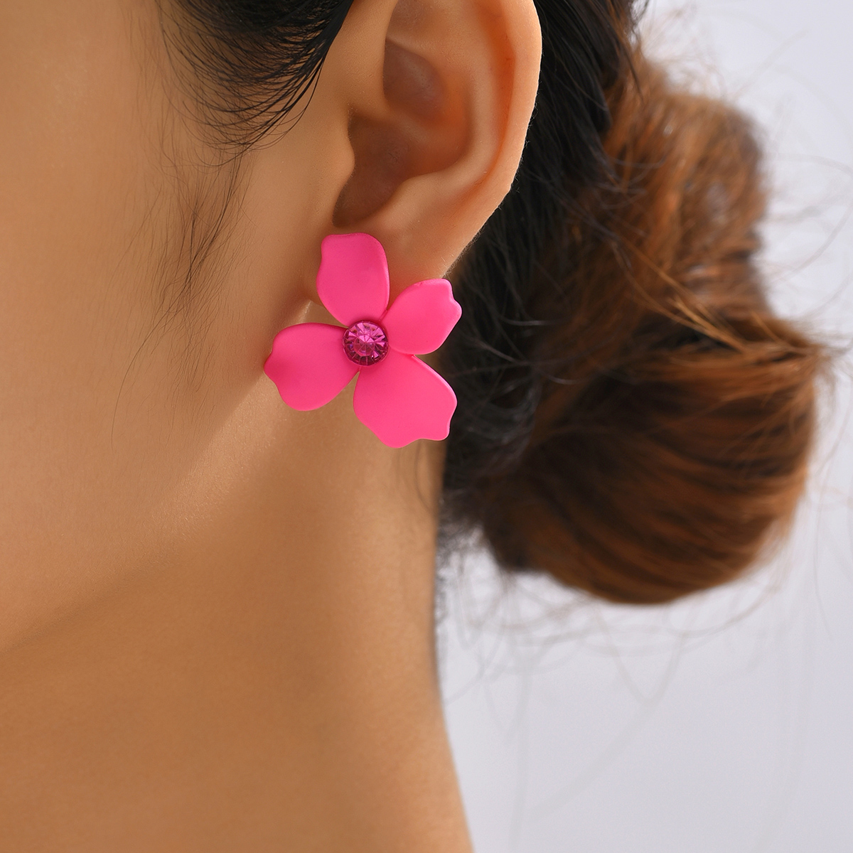 Pendientes coreanos rosas con forma de flor pequeña para mujer, aretes llamativos frescos y dulces, joyería de 2023: Marrón