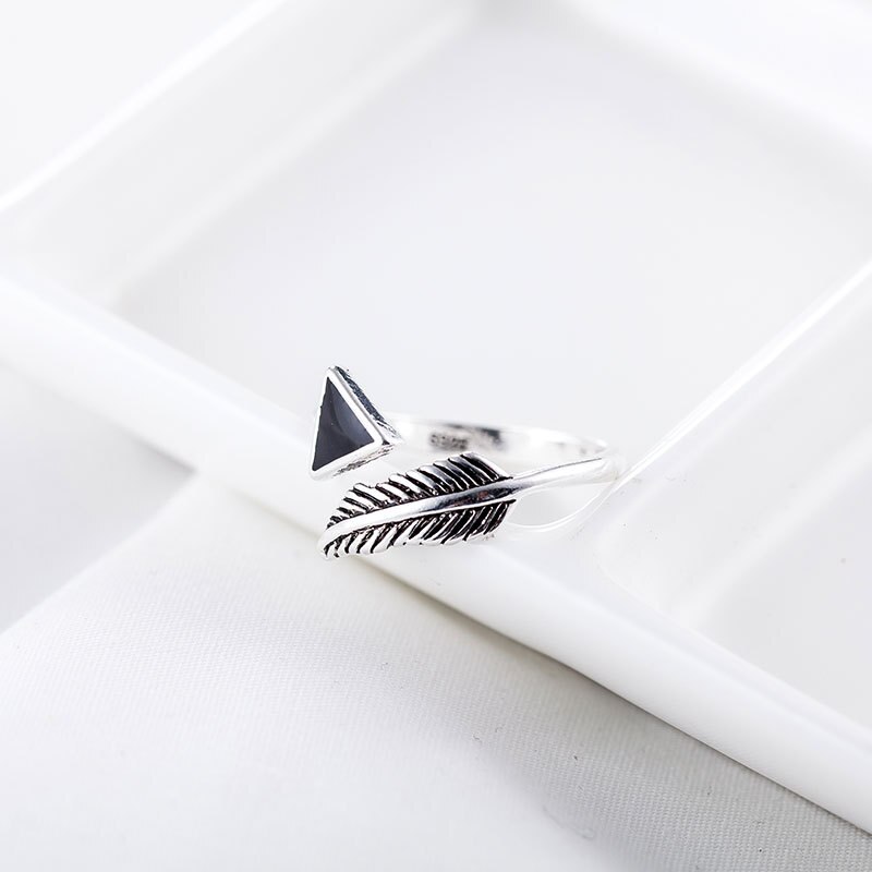 Neue Trendy Charme Schwarz Feder Ringe Für Frauen Männer Boho Knuckle Party Ringe Punk Cocktail Schmuck Mädchen