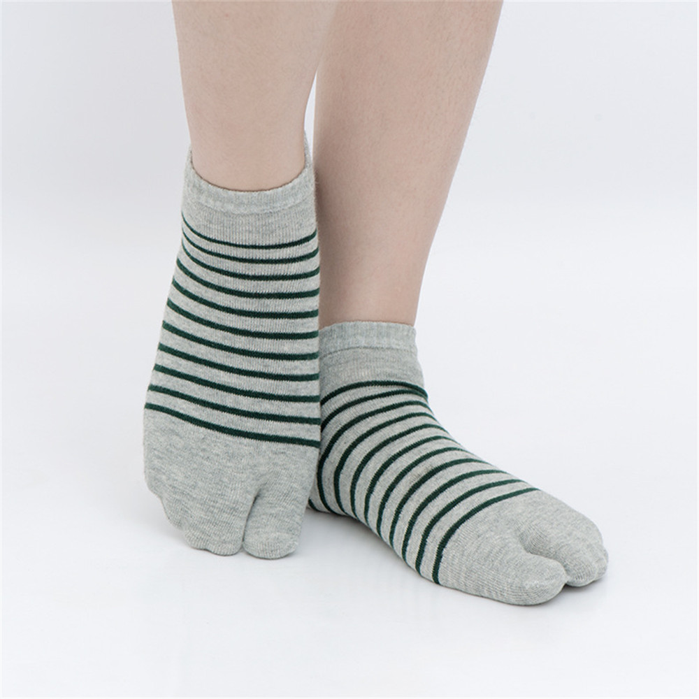 Japanese Kimono Flip Flop Sandal Split Toe Tabi Ninja Geta Socks Men Women Stripe Split 2 Toe Tabi Foot Finger Cotton Socks: Grey