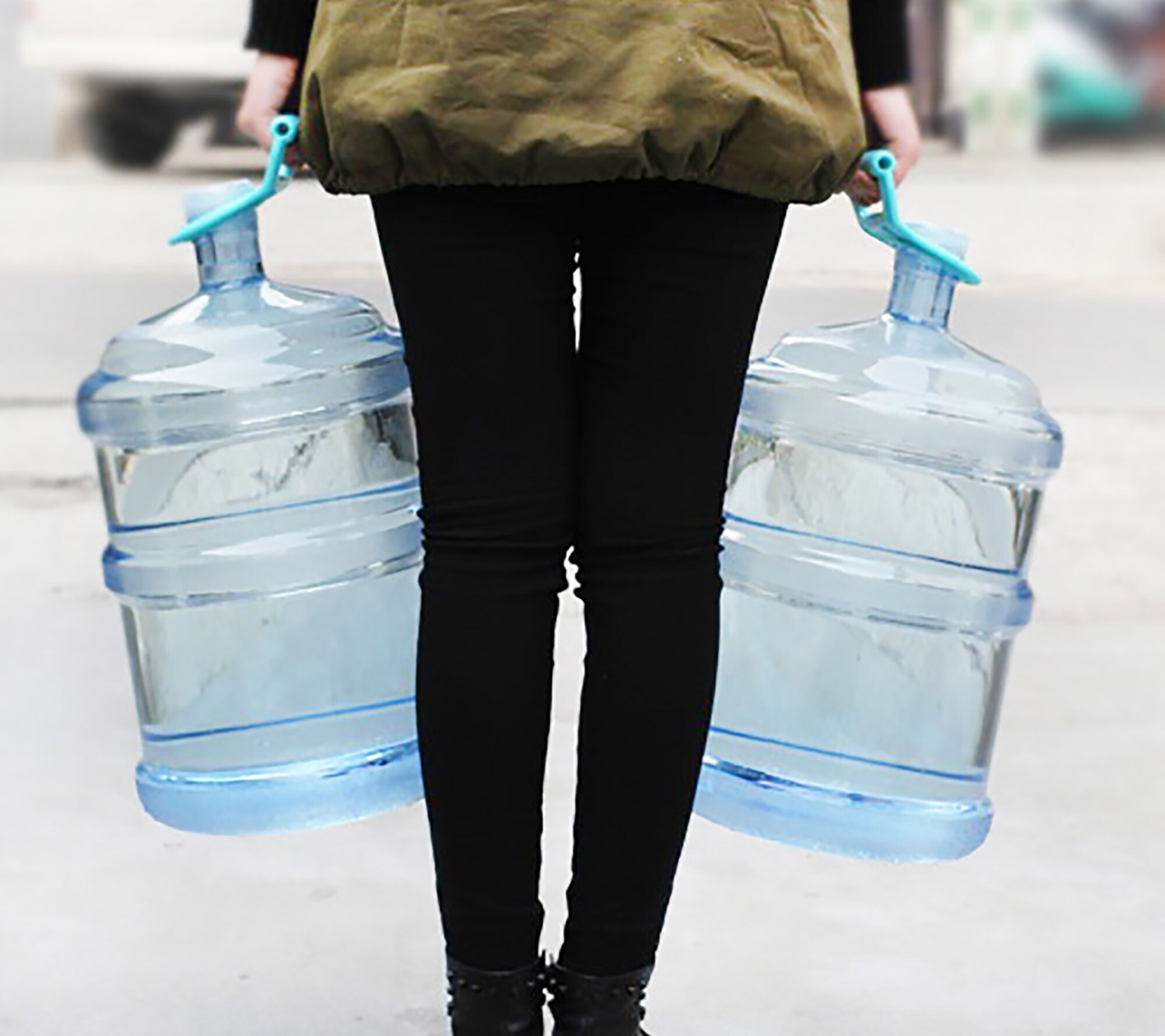 1PC de plástico ASA para botellas de agua de ahorro de energía más grueso agua manejar cubo de agua dispositivo de elevación llevar embotellada dispositivo de bombeo de colgar