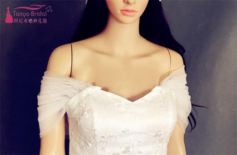 Bolerka ślubne z siateczki na ramionach, żakiety ślubne, dodatki, białe szale ślubne, otulacze, prosty styl dqg 255