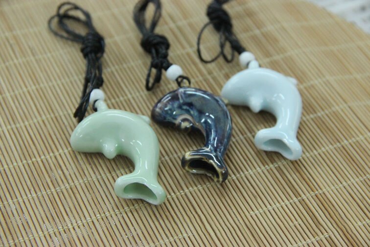 2022 Retro pesce fischio etnico in ceramica fischio fatto a mano bambini cartone animato souvenir squadra sportiva fischio ciondolo regali cheerleading
