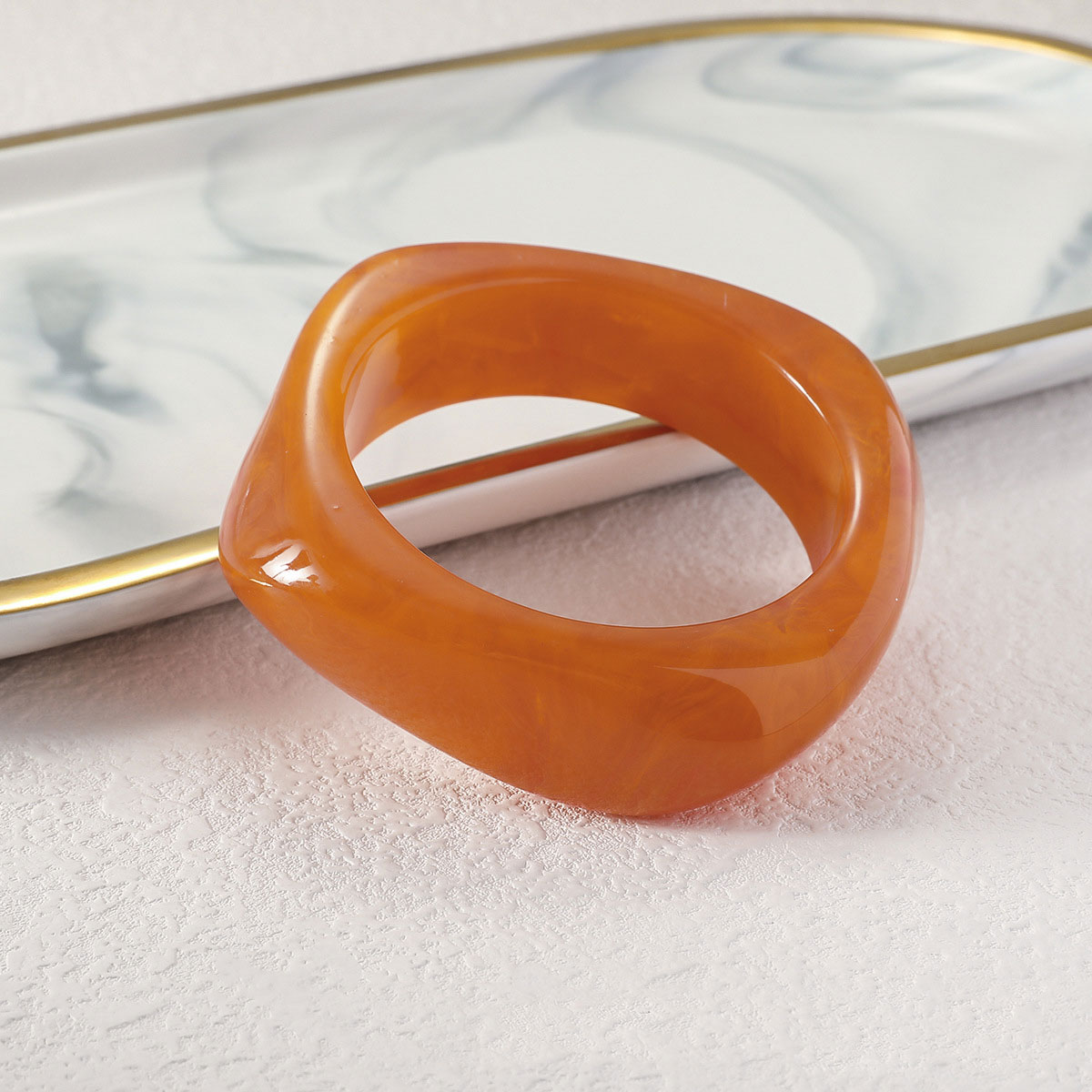 KMVEXO Vintage marron café irrégulier résine acrylique grosses Bracelets pour femme Goth géométrique charme main Bracelets Couple bijoux: Couleur jaune clair