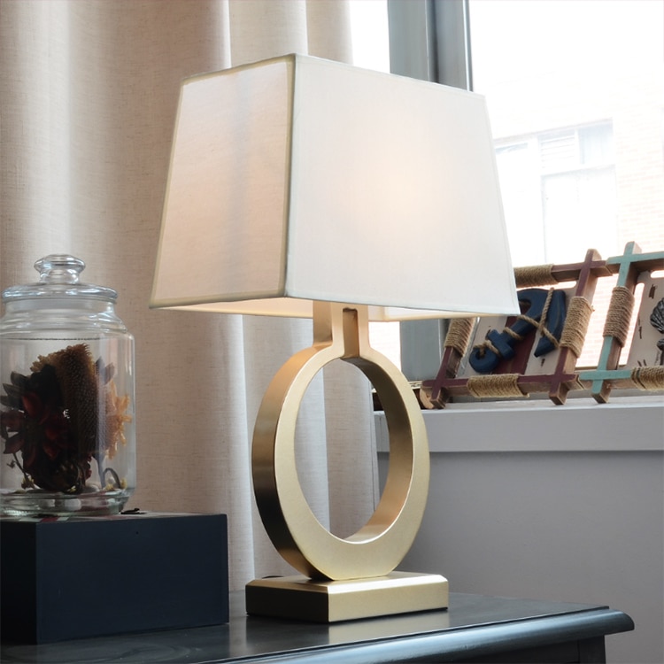 Modern lyxig bordslampa villa gyllene matbord dekoration bordslampa nordisk retro sovrum sänglampa led ljus