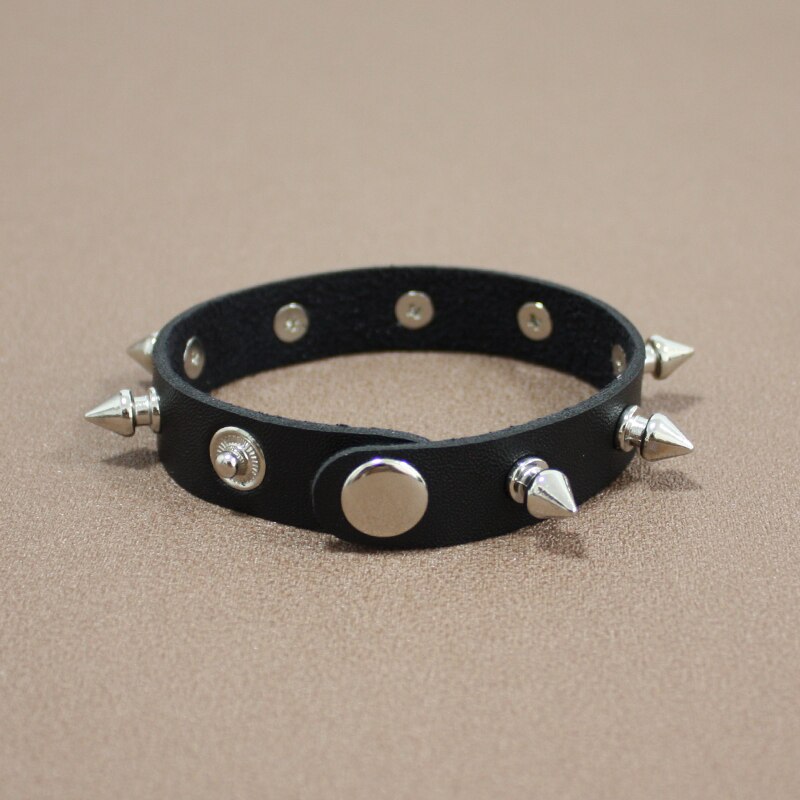 unisex Metall Kegel Zucht Spikes Niet PU Leder Radfahrer Armbinde Breite Manschette Punk Felsen Armbänder Armreifen für Frauen Männer