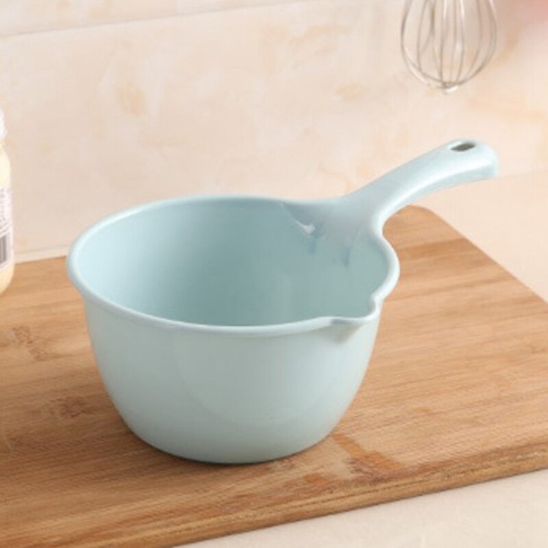 1Pc Long Handle Water Scoop Plastic Cooking Bathing Water Spoon Baby Children Bath Scoop Ladle Washing Hair Tool: BL
