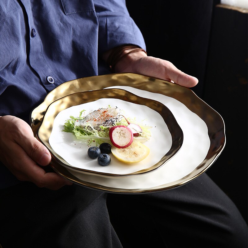 Luksus guldkant servering stjerne restaurant phnom penh morgenmad tallerken bøf dessert bordservice salat fisk stor fad hvid sort