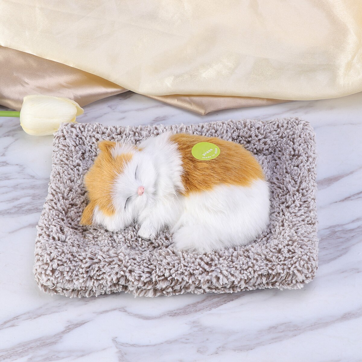 Activated Carbon Simulatie Dier Decoratie Knuffel voor Auto Home Office-Gele Kat (Geel)