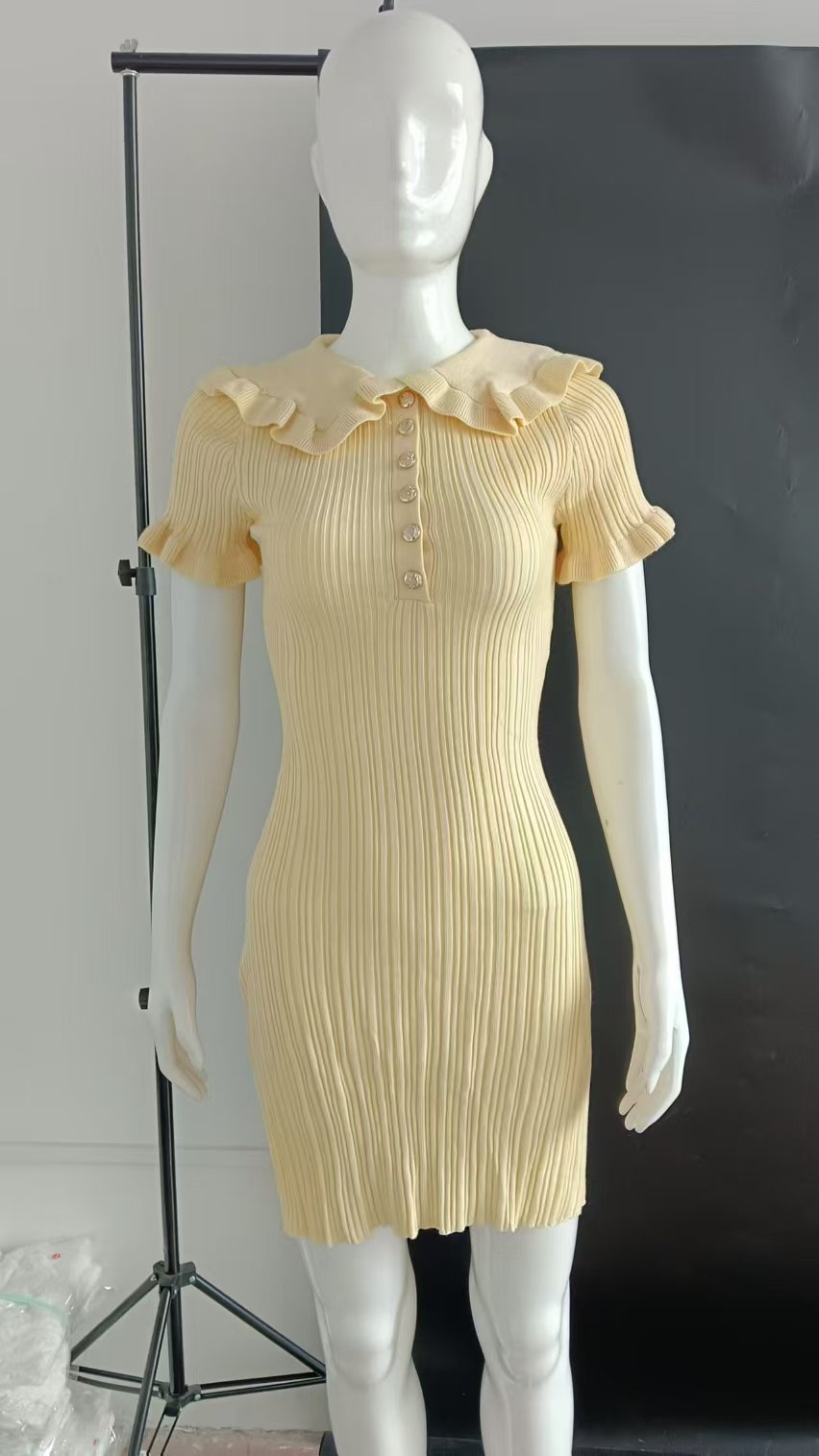 Stickad klänning damer vintage volanger slag kortärmad bodycon-klänningar dam casual sommar vit gul rosa svart: M / Beige