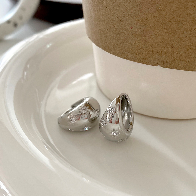 Pendiente de aro con giros circulares para mujer, temperamento Simple, hipérbole, Color dorado, uso diario, joyería, de: Plata antigua plateada