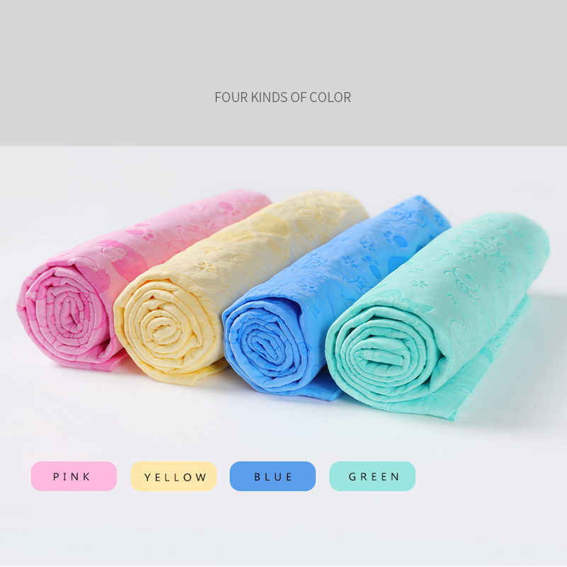 Szybkoschnący syntetyczny ręcznik kąpielowy dla zwierząt z jeleniej skóry – superchłonny, niepylący, miękki i zawiera wiaderko do przechowywania