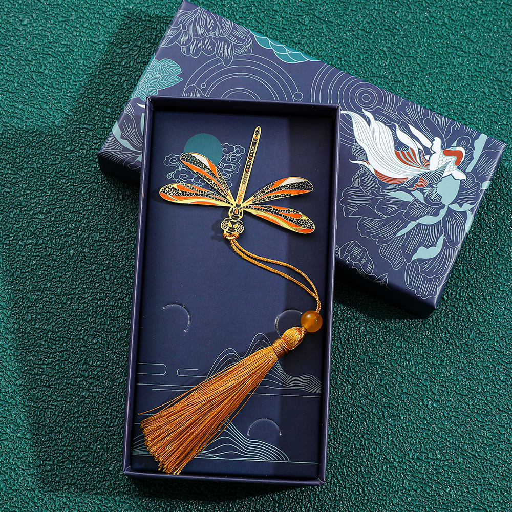 Eenvoudige holle messing boekenlegger, mooie boekenlegger met klavertje vier en libelle, boekenlegger, boekenvriend, leesbenodigdheden: Chocolade